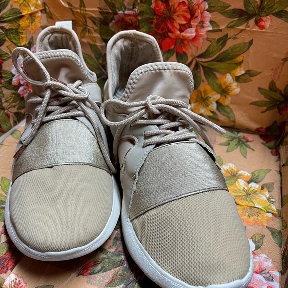 Dolce Vita Shoes - DV Dolce Vita Rayne Mid top sneakers 9.5